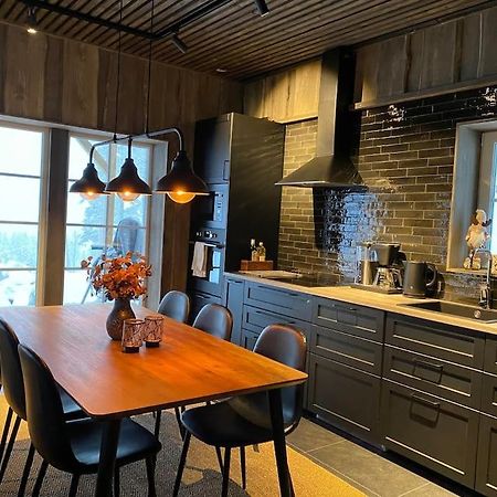 Modern Stuga Med Ski Lodge Kaensla Jarvso Ngoại thất bức ảnh