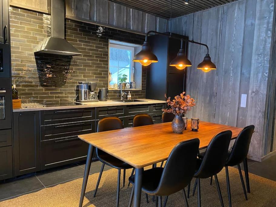 Modern Stuga Med Ski Lodge Kaensla Jarvso Ngoại thất bức ảnh