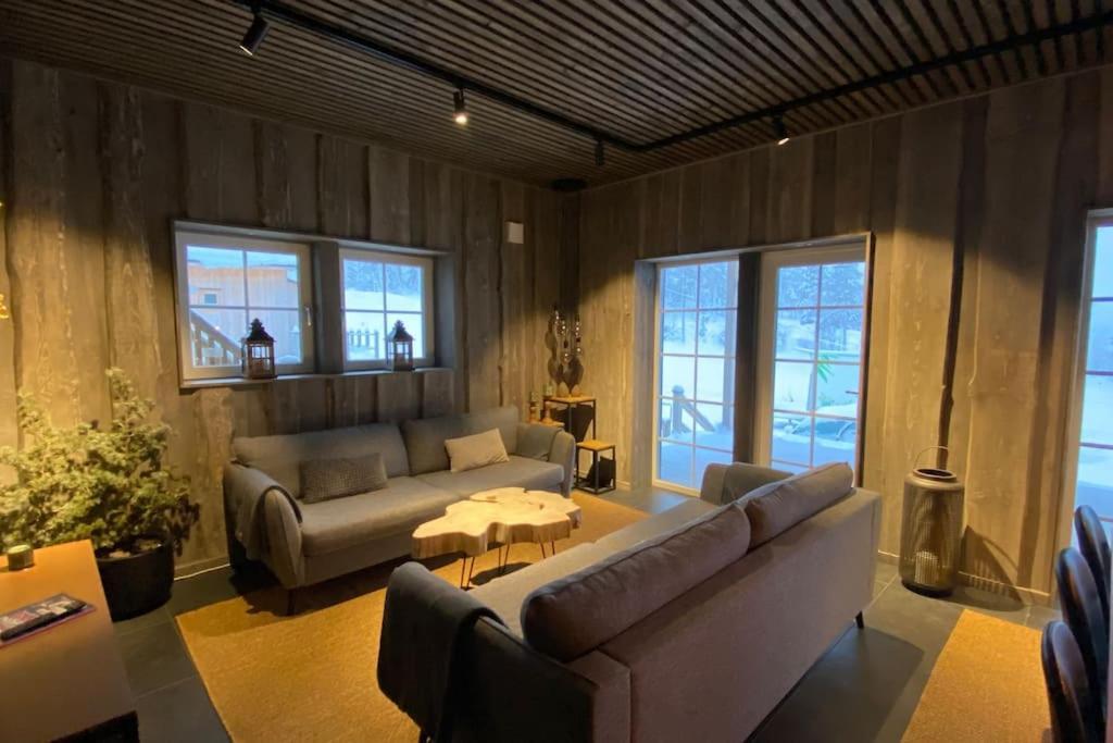 Modern Stuga Med Ski Lodge Kaensla Jarvso Ngoại thất bức ảnh