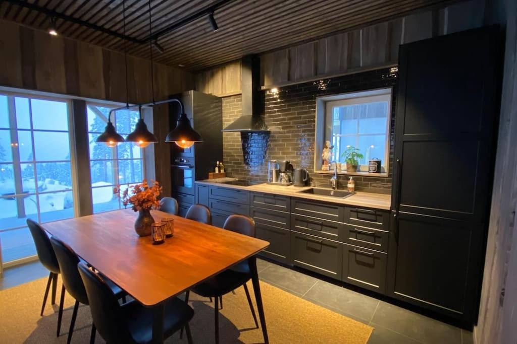 Modern Stuga Med Ski Lodge Kaensla Jarvso Ngoại thất bức ảnh