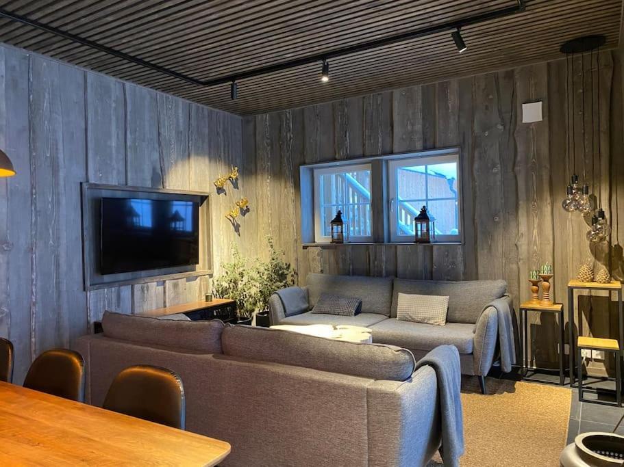 Modern Stuga Med Ski Lodge Kaensla Jarvso Ngoại thất bức ảnh