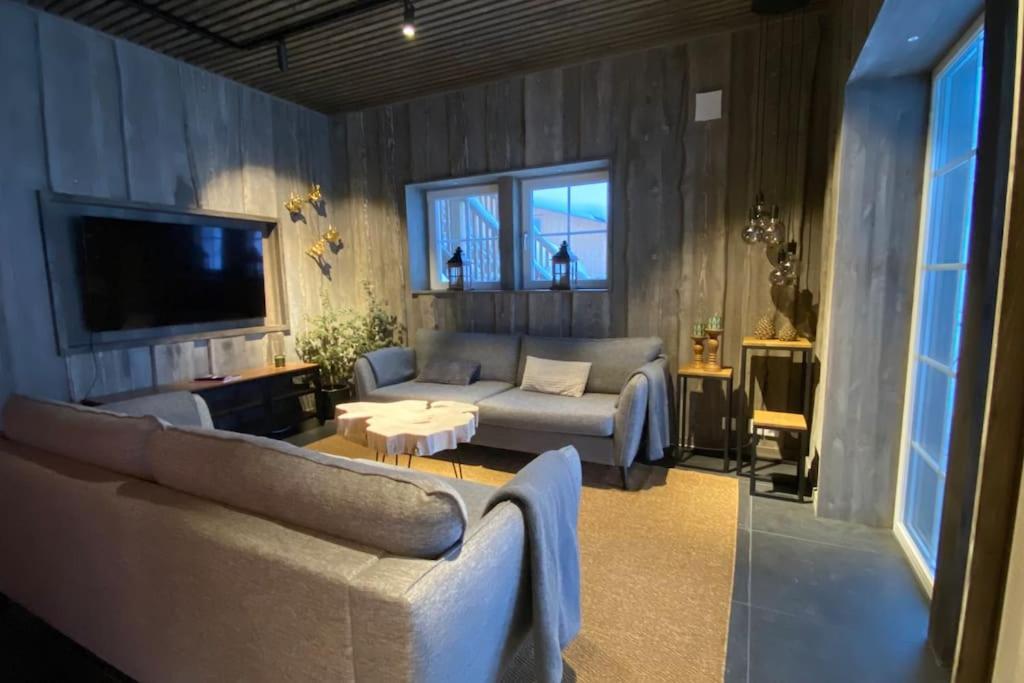 Modern Stuga Med Ski Lodge Kaensla Jarvso Ngoại thất bức ảnh